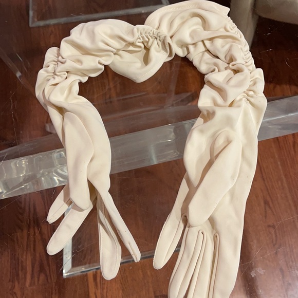 Vintage Cream Victorian long  gloves - Picture 3 of 3